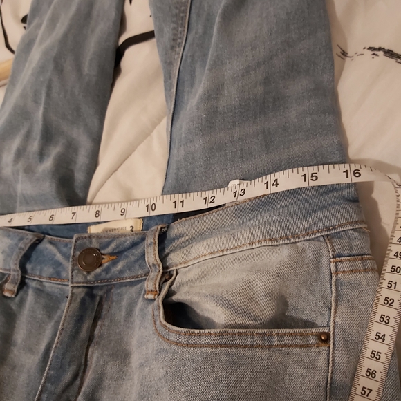 4/$25 Urban Heritage distressed, washed blue jeans - Picture 12 of 15